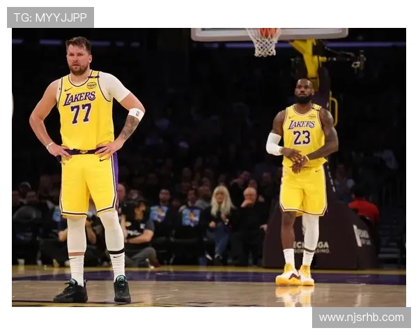 湖人逆转取胜詹姆斯全面爆发带队上演圣诞大战惊险逆袭再掀高潮一